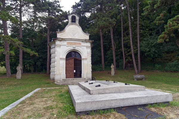 Túmulo Com Uma Pequena Capela Dedicada Família Palffy Smolenice Eslováquia — Fotografia de Stock