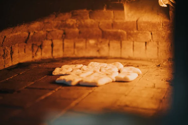 Uno Pseudo Impasto Che Cuoce Nel Forno Muratura Ristorante — Foto Stock