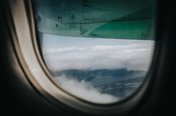 飛行機の窓からの美しい景色 — ストック写真