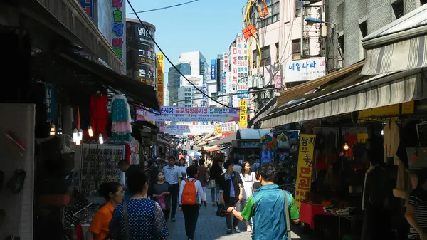 Seoul Korea South 2015 Július Emberek Sétálnak Namdeamun Piac Területén — Stock Fotó