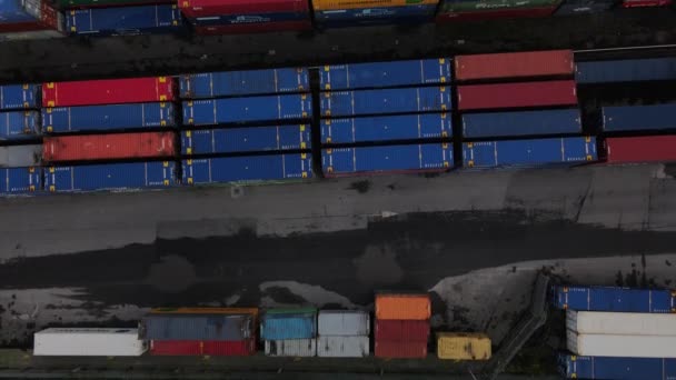 Luftaufnahme Eines Großen Haufens Unterschiedlicher Containertypen — Stockvideo