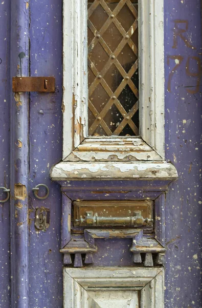 Старая Традиционная Дверь Сделанная Дерева Металла Дверь Фиолетовом Монастираки Афины — стоковое фото