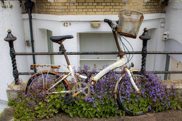 Brighton United Kingdom Jul 2021 Closeup Old Abandoned Bicycle Covered — Stock Photo, Image