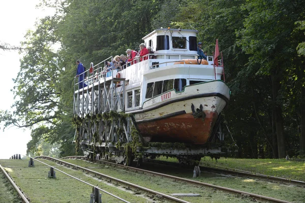 Drulity Polonia Septiembre 2015 Barco Pasajeros Que Cruza Avión Inclinado — Foto de Stock