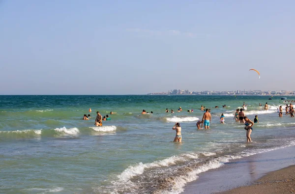 Mamaia Romania 2021 Las Personas Que Disfrutan Del Tiempo Playa —  Fotos de Stock