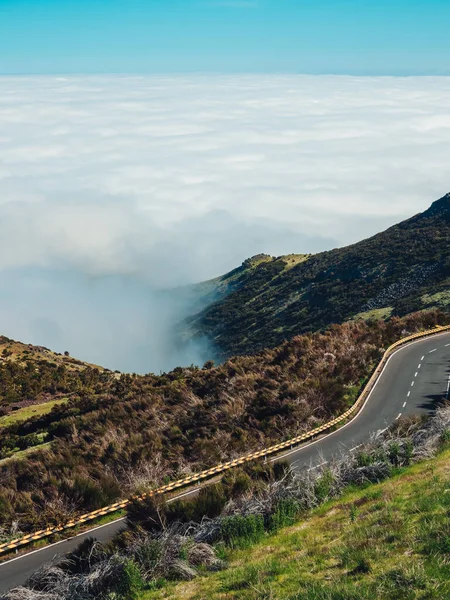 Вертикальный Снимок Горной Вершины Дороги Мадейра — стоковое фото