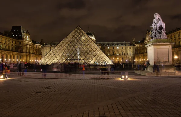 Vista Nocturna Del Museo Del Louvre París Francia —  Fotos de Stock