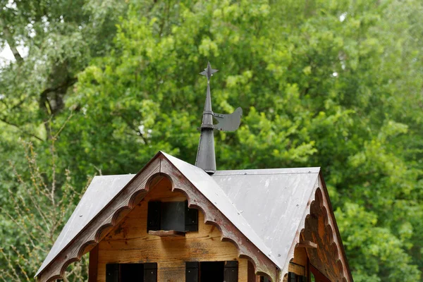 Výběr Dřevěné Střechy Domu Lese — Stock fotografie