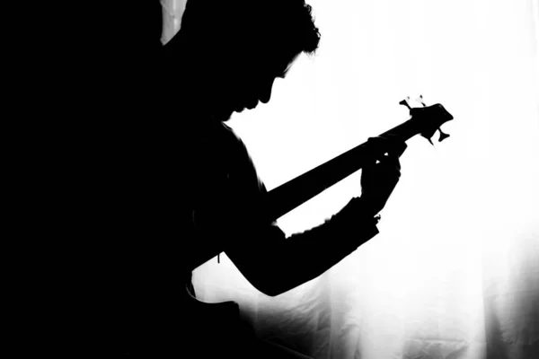 Silhouette Young Man Playing Electric Bass Guitar — Stock Photo, Image