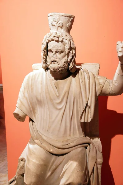 Antalya Turkey Jul 2014 Vertical Shot Statue Serapis Antalya Museum — Stock Photo, Image