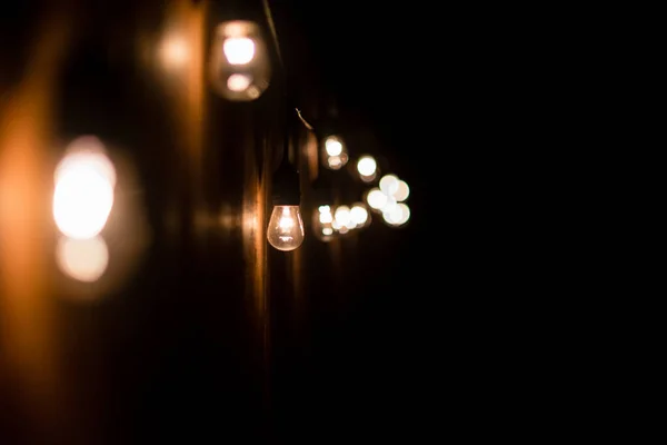 Ретро Лампочки Висять Темному Просторі Фон Вашої Прикраси — стокове фото