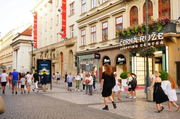 Прага Чешская Республика Июля 2019 Года Многие Люди Ходят Улицам — стоковое фото