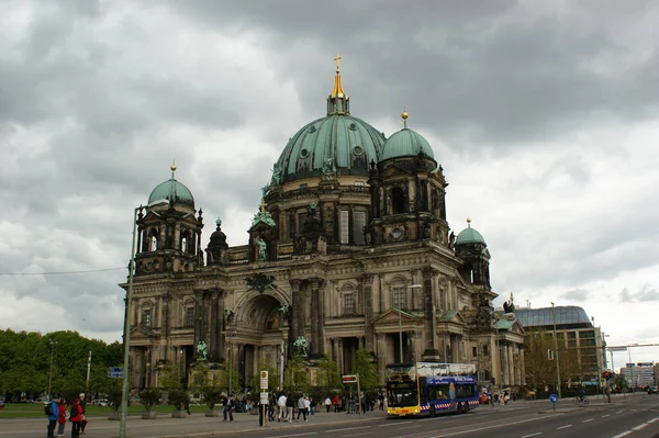 Berlin Deutschland April 2010 Der Berliner Dom Einem Bewölkten Tag — Stockfoto