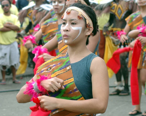 Bacolod Philippines Jul 2021 Närbild Traditionella Dansare Färgglada Festival Bacolod — Stockfoto