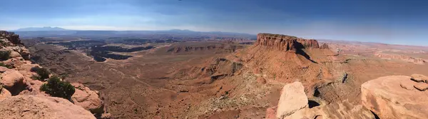 Uma Foto Panorâmica Uma Paisagem Deserta Com Desfiladeiros — Fotografia de Stock