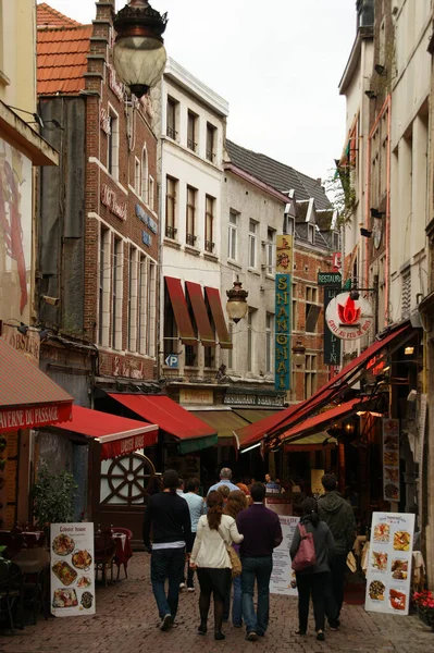 Brussels Belgium Sep 2011 Flipped Vertikális Felvétel Emberek Rue Des — Stock Fotó