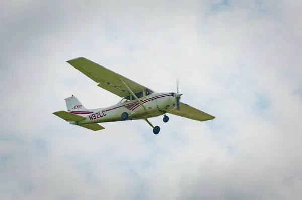 Lexington Spojené Státy Srpna 2021 Výstřel Cessny Skyhawk Přistávající Letišti — Stock fotografie