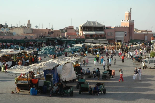 Marrakesh Morocco Maio 2009 Grande Ângulo Pessoas Barracas Mercado Movimentado — Fotografia de Stock