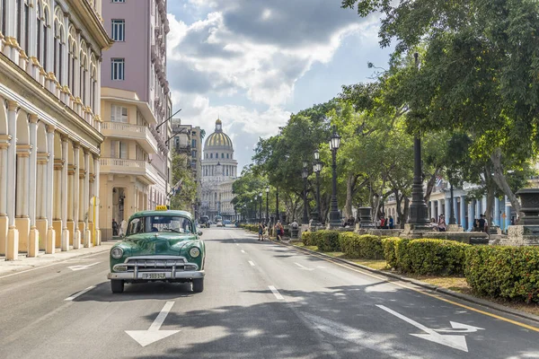 Habana Cuba Dec 2019 Närbild Blå Bil Retrostil Som Rullar — Stockfoto