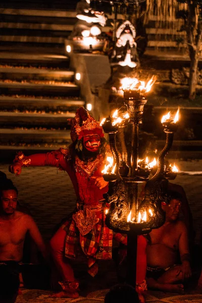 Bali Indonésia Dezembro 2016 Uma Foto Vertical Dança Tradicional Com — Fotografia de Stock