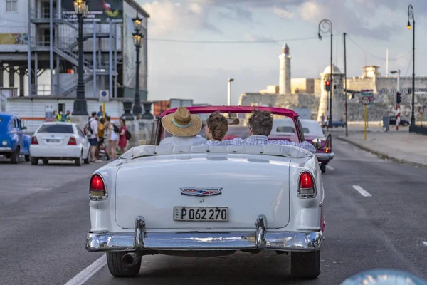 Hab Cuba Apr 2019 Närbild Vit Bil Retrostil Som Rullar — Stockfoto