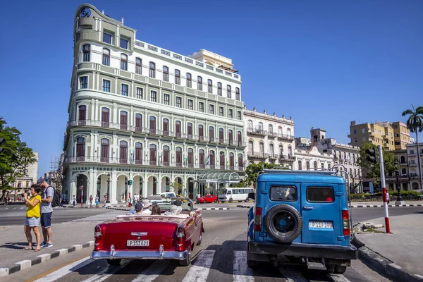 Habana Cuba Mar 2019 Närbild Bil Retrostil Som Rullar Genom — Stockfoto