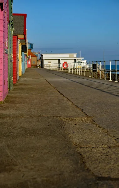 Uma Vista Perto Asfalto Perto Dos Postes Metal Praia Dia — Fotografia de Stock