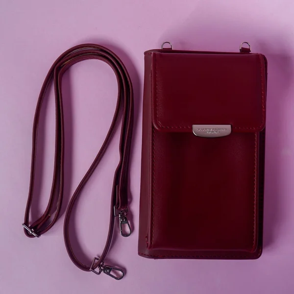 Maroon Purse Pink Background — Stock Photo, Image