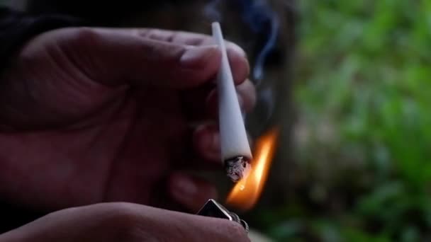 Hand Burning Cigarette Close Selective Focus — Stock Video