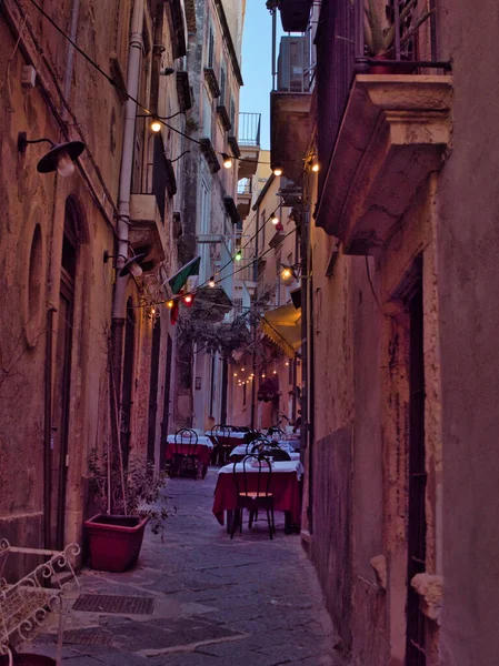 Una Vista Una Antigua Calle Estrecha Con Antiguas Paredes Arquitectura — Foto de Stock