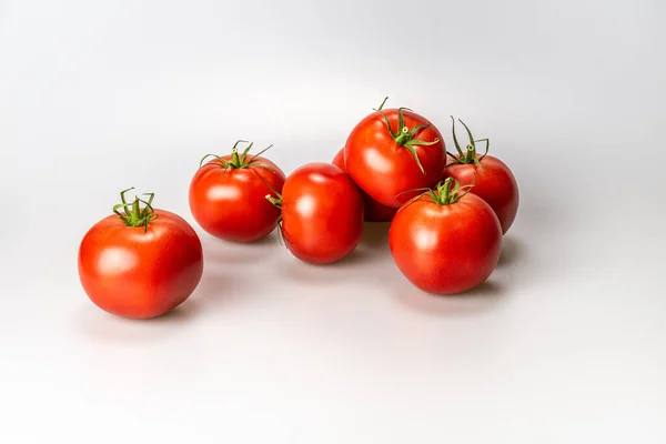 Eine Nahaufnahme Von Frischen Tomaten Isoliert Auf Weißem Hintergrund — Stockfoto