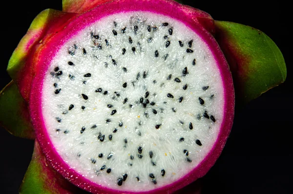 Zbliżenie Strzał Ciętego Smoka Owoc Albo Pitaya Odizolowany Szarym Tle — Zdjęcie stockowe