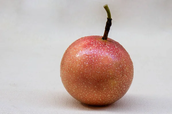 Uma Passiflora Edulis Orgânica Maracujá Roxo — Fotografia de Stock
