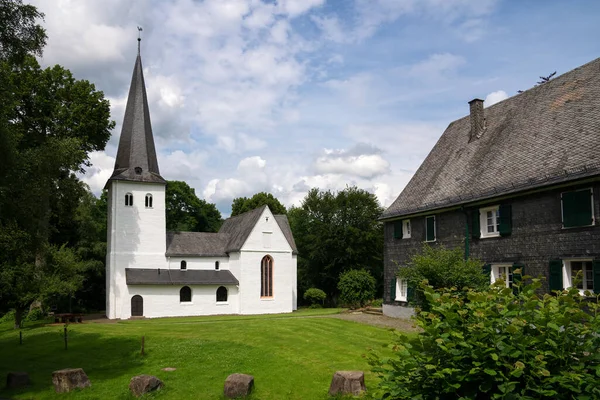 Közelkép Egy Középkori Wiedenest Templomról Bergneustadt Ban Németországban — Stock Fotó