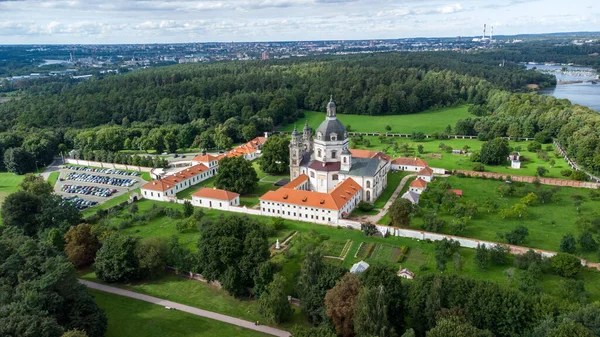 리투아니아 카우나스 의아름다운 아름다운 수도원의 — 스톡 사진