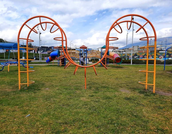 Uma Bela Vista Parque Infantil Sob Céu Nublado — Fotografia de Stock