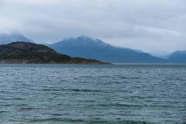 Wspaniały Krajobraz Jeziora Gór Tierra Del Fuego — Zdjęcie stockowe