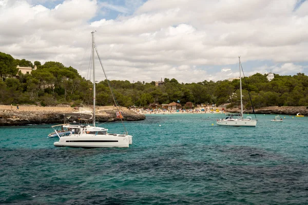 Mallorca Nın Güzel Sahillerinde Demirli Yat Tekneler — Stok fotoğraf