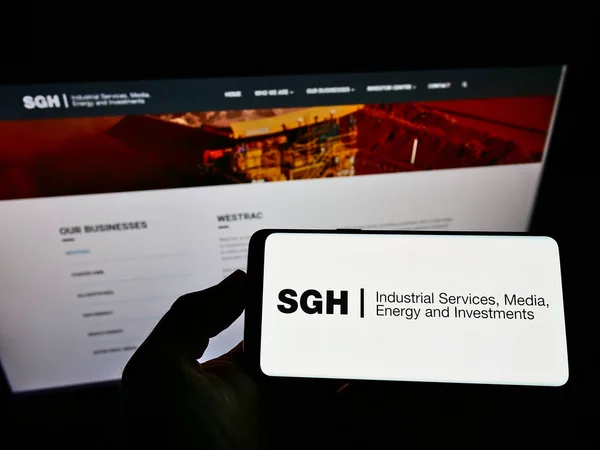 Stuttgar Germany Jun 2021 Person Holding Cellphone Logo Australian Company — Stock Photo, Image