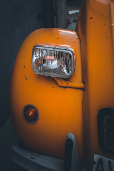 Colpo Verticale Una Luce Arancione Vintage — Foto Stock