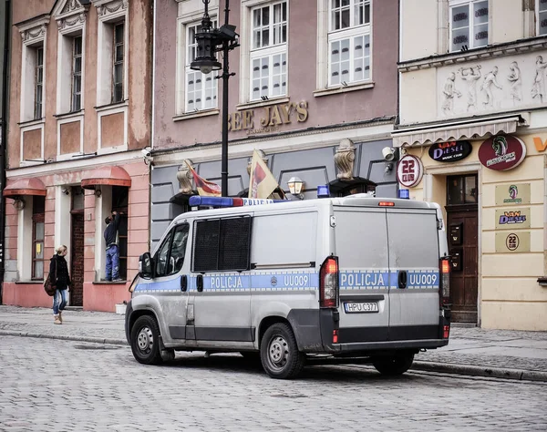 Poznan Polonia Octubre 2016 Una Furgoneta Policía Estacionada Junto Restaurante — Foto de Stock