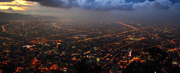 Una Vista Aerea Del Paesaggio Urbano Notte Durante Tramonto — Foto Stock