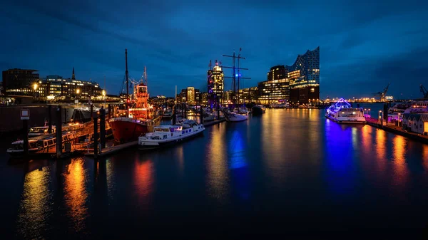 Hamburg Duitsland Aug 2021 Een Panoramisch Beeld Van Hamburg Nachts — Stockfoto