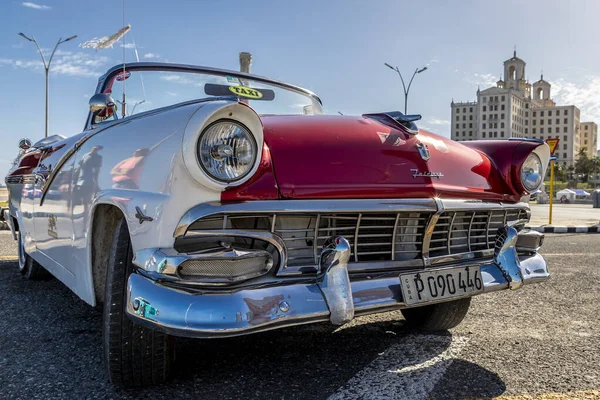 Havana Cuba Jan 2020 Närbild Röd Ford Retrostil Gatan Habana — Stockfoto