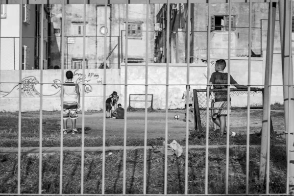 Haba Cuba Grudnia 2018 Szare Ujęcie Młodych Chłopców Grających Boisku — Zdjęcie stockowe