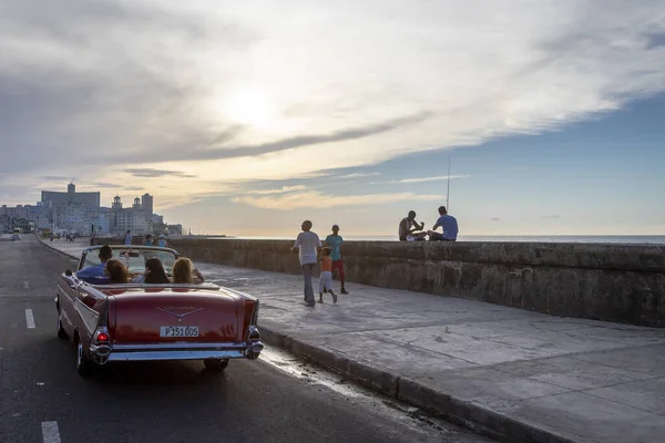 Havana Cuba Haziran 2019 Havana Sokaklarının Güneşli Bir Günde Geçmişe — Stok fotoğraf