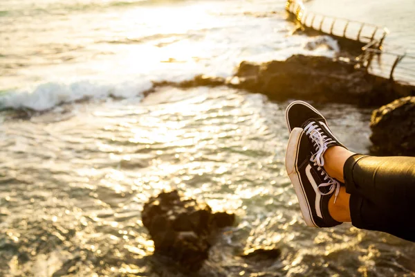 Tenerife Spanien Juni 2020 Eine Nahaufnahme Männlicher Füße Die Über — Stockfoto