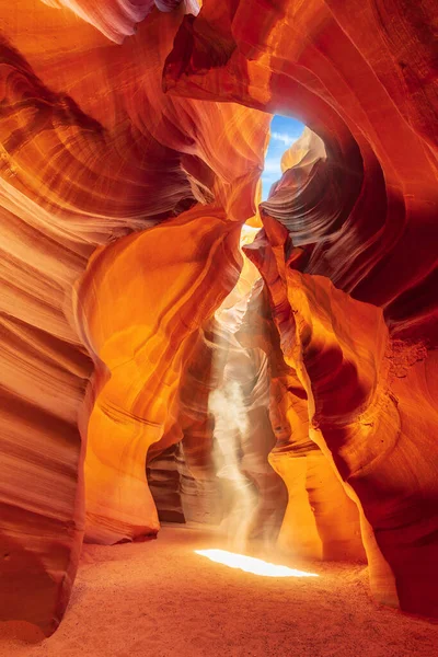 Una Hermosa Vista Increíbles Formaciones Arenisca Famoso Antelope Canyon Día —  Fotos de Stock