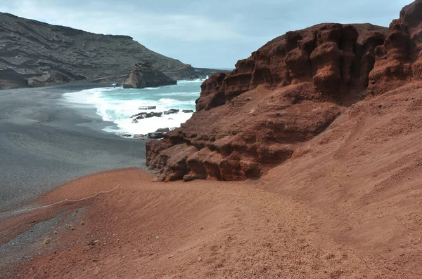 Červený Černý Písek Pláži Lava Španělském Kanárském Ostrově Lanzarote Španělsko — Stock fotografie