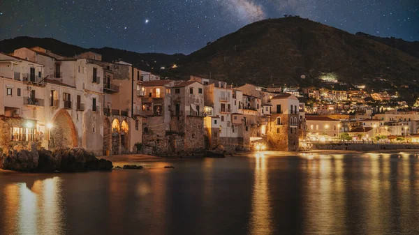 Потрясающий Вид Чефалу Маленький Городок Берегу Моря Сицилии Италия — стоковое фото